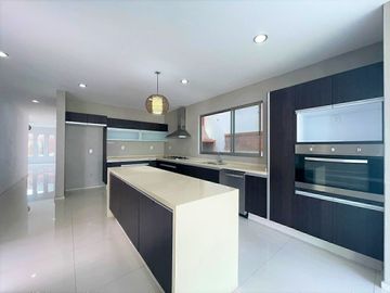 Casa en Venta, Lomas de Valle Escondido, 4 Recámaras