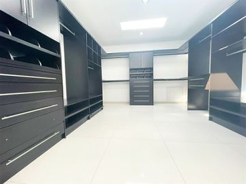 Casa en Venta, Lomas de Valle Escondido, 4 Recámaras