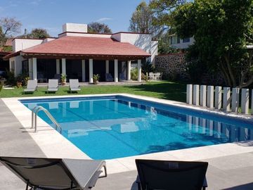 Casa en Venta, Lomas de Cuernavaca, 6 Recámaras