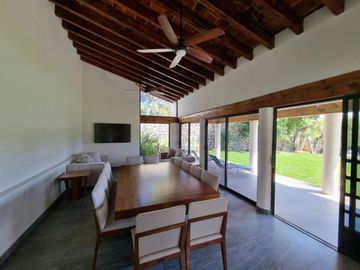 Casa en Venta, Lomas de Cuernavaca, 6 Recámaras