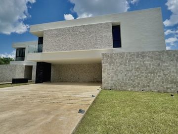 Casa en venta a estrenar Yucatán Country Club