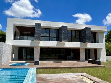 Casa en venta a estrenar Yucatán Country Club