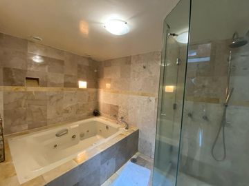 Casa en Venta, Lomas Hipódromo, 4 Recamaras