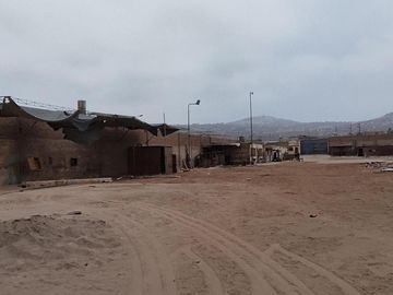 GRAN TERRENO CON 3 FRENTES EN ZONA INDUSTRIAL - VENTANILLA