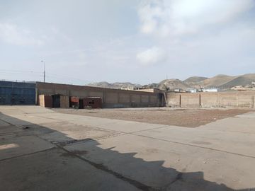 GRAN TERRENO CON 3 FRENTES EN ZONA INDUSTRIAL - VENTANILLA