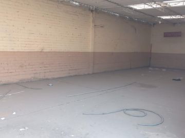 GRAN TERRENO CON 3 FRENTES EN ZONA INDUSTRIAL - VENTANILLA