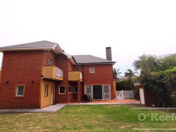 VENTA Casa en barrio cerrado Village del Parque , Berazategui, Hudson. Apto credito!