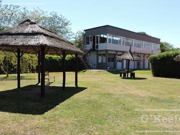 VENTA Casa en barrio cerrado Village del Parque , Berazategui, Hudson. Apto credito!
