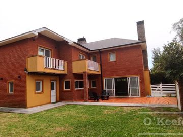 VENTA Casa en barrio cerrado Village del Parque , Berazategui, Hudson. Apto credito!
