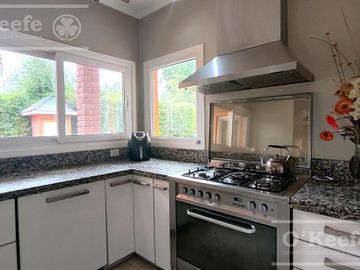 VENTA Casa en barrio cerrado Village del Parque , Berazategui, Hudson. Apto credito!