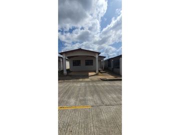 VENTA DE CASA EN BRISAS DEL GOLF ARRAIJAN