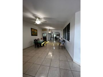 VENTA CASA EN BRISAS DEL GOLF REMODELADA