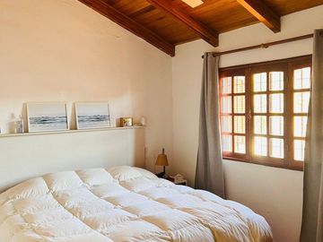 Villa Allende , a mtrs del Shopping , casa en venta de  3 dormitorios con pileta y cochera