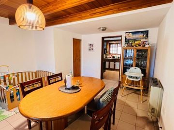 Villa Allende , a mtrs del Shopping , casa en venta de  3 dormitorios con pileta y cochera