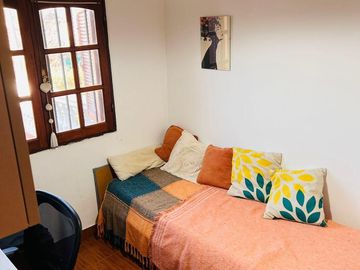 Villa Allende , a mtrs del Shopping , casa en venta de  3 dormitorios con pileta y cochera