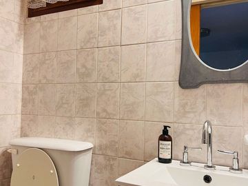 Villa Allende , a mtrs del Shopping , casa en venta de  3 dormitorios con pileta y cochera
