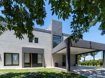 VENTA CASA 4 AMBIENTES CLUB DE CAMPO LOS PUENTES