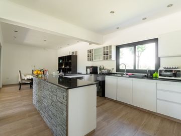 VENTA CASA 4 AMBIENTES CLUB DE CAMPO LOS PUENTES