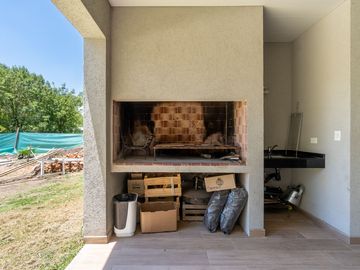 VENTA CASA 4 AMBIENTES CLUB DE CAMPO LOS PUENTES