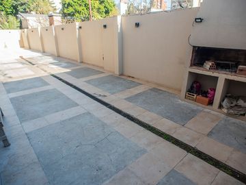 ALQUILER DEPTO 3 AMB CON COCHERA, BERNAL CENTRO.