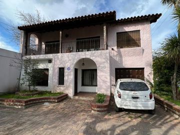 Chalet estilo colonial Ituzaingo