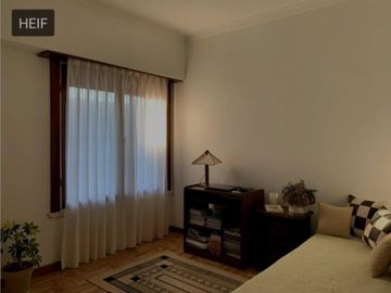VENDO CHALET 5 AMB CON GARAGE PASANTE Y QUINCHO