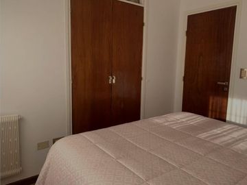 VENDO CHALET 5 AMB CON GARAGE PASANTE Y QUINCHO