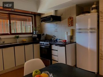 VENDO CHALET 5 AMB CON GARAGE PASANTE Y QUINCHO