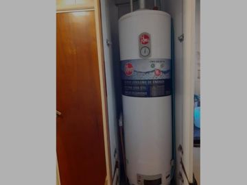 VENDO CHALET 5 AMB CON GARAGE PASANTE Y QUINCHO