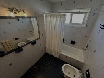 VENDO CHALET 5 AMB CON GARAGE PASANTE Y QUINCHO