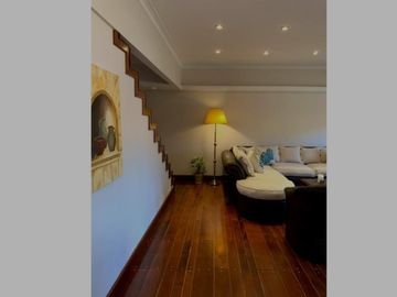VENDO CHALET 5 AMB CON GARAGE PASANTE Y QUINCHO