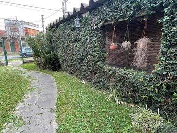 Casa de cuatro ambientes a la venta en San Miguel