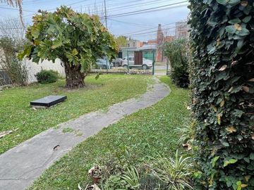 Casa de cuatro ambientes a la venta en San Miguel