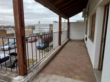 Casa en Venta de 2 plantas muy luminosa y ambientes amplios en Barrio Pedro Pico