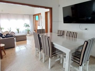 Casa en Venta de 2 plantas muy luminosa y ambientes amplios en Barrio Pedro Pico