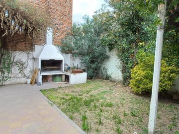 Casa en Venta de 2 plantas muy luminosa y ambientes amplios en Barrio Pedro Pico