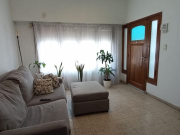 Casa en Venta de 2 plantas muy luminosa y ambientes amplios en Barrio Pedro Pico