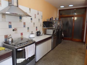 EXCELENTE CHALET 6 AMBIENTES