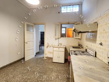 EXCEPCIONAL CASA DE 4 DORMITORIOS CON GALPÓN Y PATIO AMPLIOS