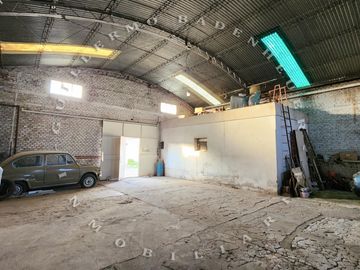 EXCEPCIONAL CASA DE 4 DORMITORIOS CON GALPÓN Y PATIO AMPLIOS