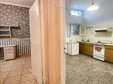 EXCEPCIONAL CASA DE 4 DORMITORIOS CON GALPÓN Y PATIO AMPLIOS