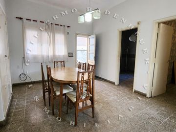 EXCEPCIONAL CASA DE 4 DORMITORIOS CON GALPÓN Y PATIO AMPLIOS