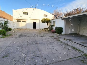 EXCEPCIONAL CASA DE 4 DORMITORIOS CON GALPÓN Y PATIO AMPLIOS