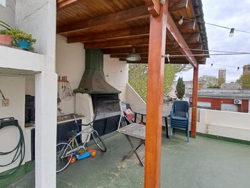 Vende Hermoso Ph 3 Ambientes Al Frente Con Terraza, Pileta Y Quincho