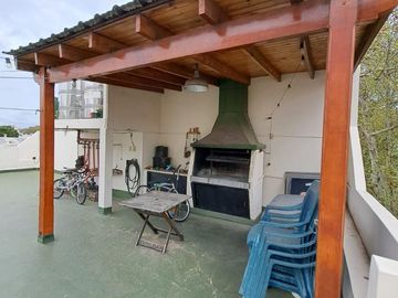 Vende Hermoso Ph 3 Ambientes Al Frente Con Terraza, Pileta Y Quincho