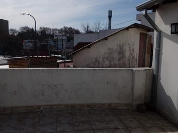TIPO CASA 3 AMBIENTES SIN EXPENSAS EN PRIMER PISO CON GRAN PATIO IMPECABLE