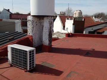 TIPO CASA 3 AMBIENTES SIN EXPENSAS EN PRIMER PISO CON GRAN PATIO IMPECABLE