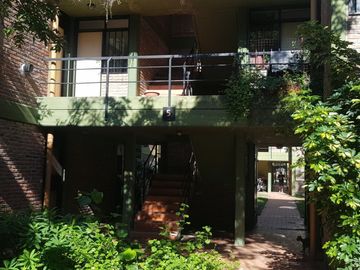 Departamento de 3 ambientes en Moron Sur, dentro de barrio cerrado con parque, con 2 amplios dormitorios con vista al parque y amplio living , cocina,