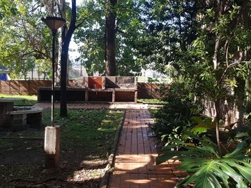 Departamento de 3 ambientes en Moron Sur, dentro de barrio cerrado con parque, con 2 amplios dormitorios con vista al parque y amplio living , cocina,