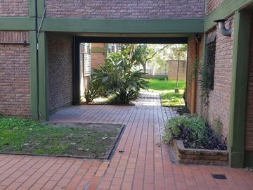 Departamento de 3 ambientes en Moron Sur, dentro de barrio cerrado con parque, con 2 amplios dormitorios con vista al parque y amplio living , cocina,